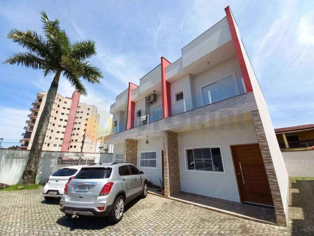 Sobrado Residencial / Jardim Aruan